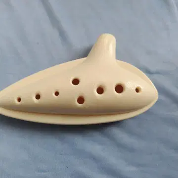 크림색 오카리나