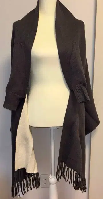 미사용 새상품 여성용 가디건 GRANDTABLE