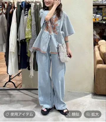 자수 장식 라이트 블루 페플럼 블라우스