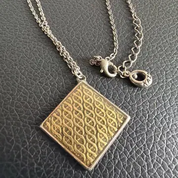 DNA 나선형 모티브 스퀘어 목걸이 앤티크