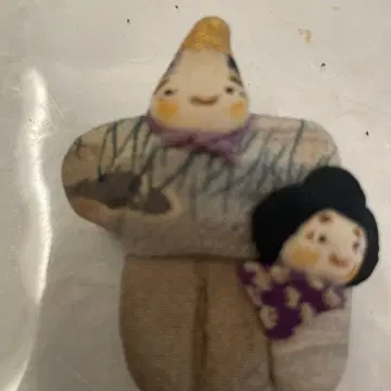 패브릭 소재 브로치 두 사람, 인형 작가