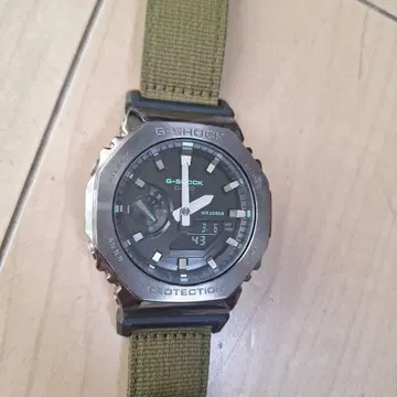 G-SHOCK GM2100CB 블랙/카키 미사용 새상품