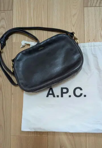 APC 숄더백 Blanche 아페쎄