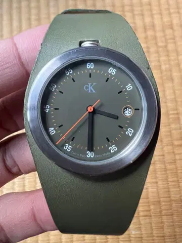 cK 쿼츠 손목시계 올리브 그린