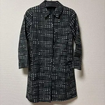 띠어리 기하학 패턴 블랙 코트