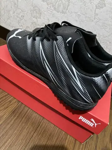 PUMA 축구화 블랙/화이트