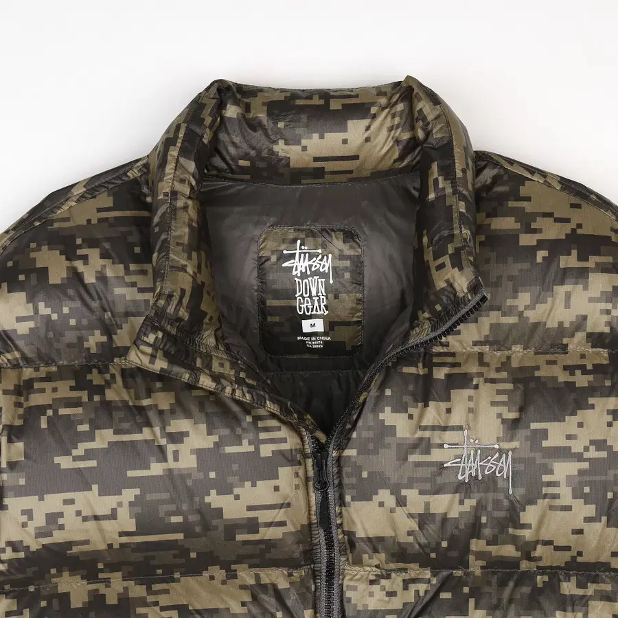 [M] Stüssy 微型防撕裂羽绒服 数码迷彩
