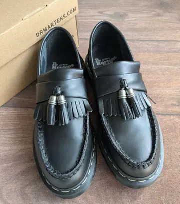[새상품] Dr. Martens 에이드리안 그레이스태슬 HW 태슬 로퍼