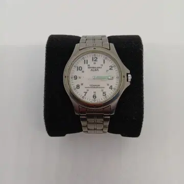 SEIKO ALBA 티타늄제 쿼츠 손목시계 100m 방수 작동 확인 완료