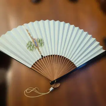 교토 미야와키 바이센안 부채 녹지에 국화 물결 무늬