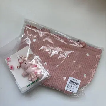 스벅 벚꽃 핑크가 사랑스러운 베어리스타 키체인과 보냉 토트백