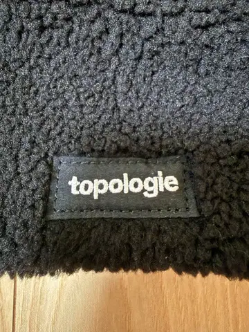 topologie 플리스 소재 숄더백 블랙 스트랩 포함