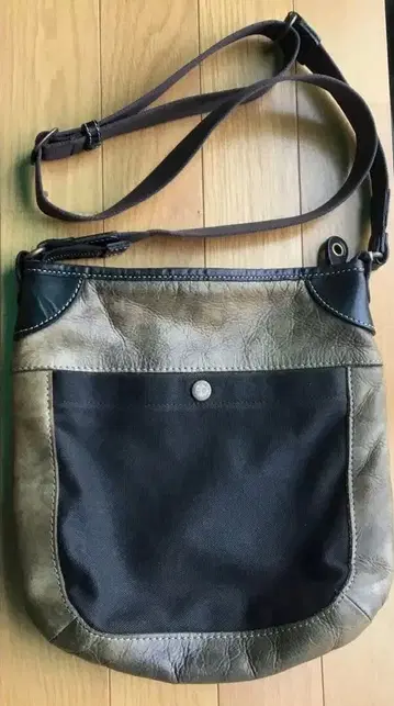 C'comado plus 숄더백 올리브 그린/블랙