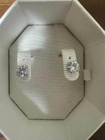 Swarovski 스와로브스키 Stilla 스터드 귀걸이