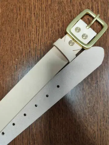 심플 화이트 가죽 벨트 골드 버클