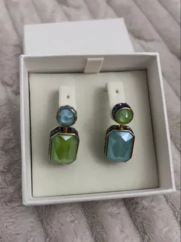 새상품 스와로브스키 Chroma 스터드 귀걸이