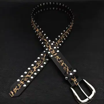 스터드 장식 블랙 가죽 벨트