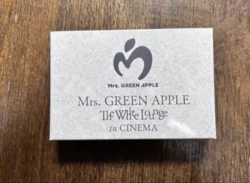 Mrs. GREEN APPLE 트럼프 화이트 라운지