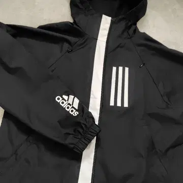 새상품급 아디다스 윈드 브레이커 여성용 S 사이즈