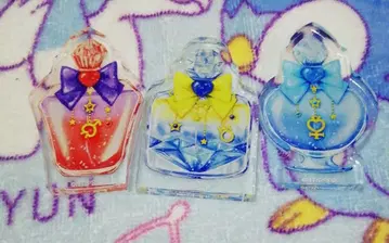 세일러문 퍼퓸 모티브 아크릴 피규어