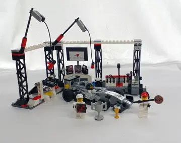 LEGO McLaren F1 팀 피트 스톱