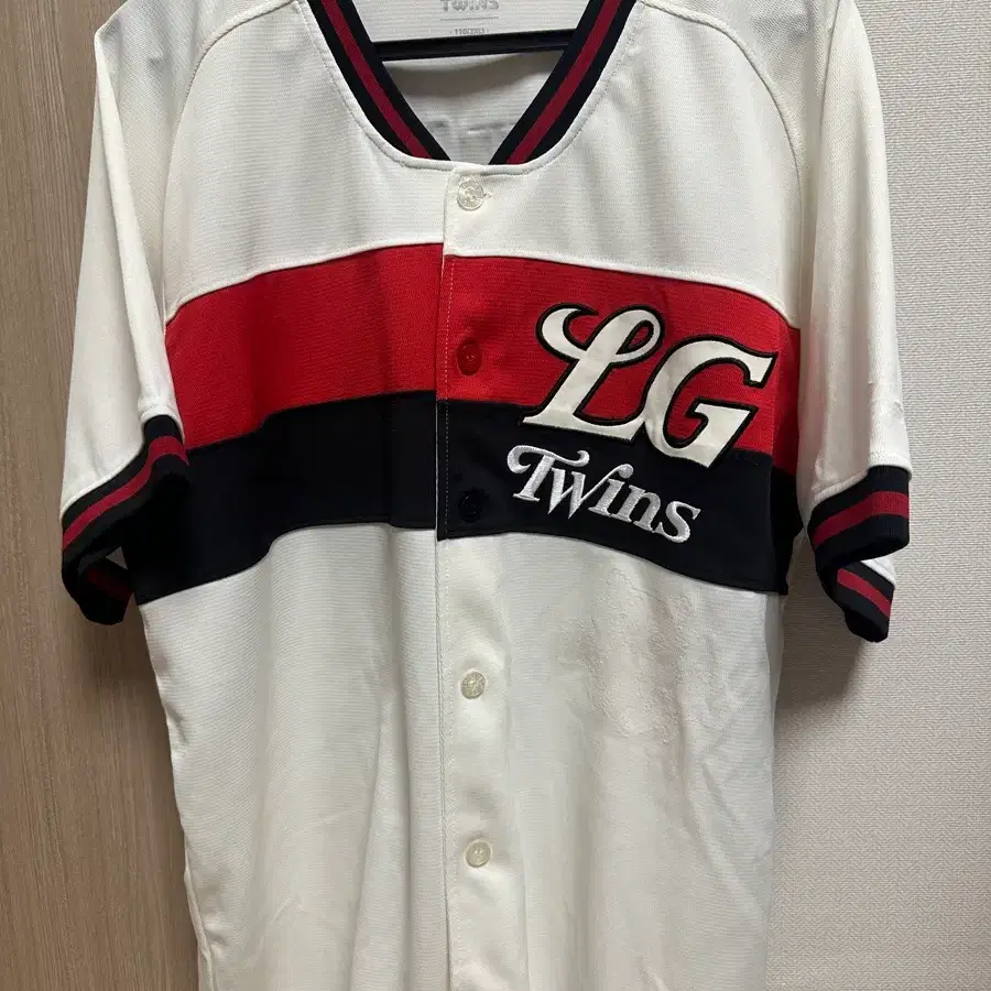 LG Twins Hong Chang-ki Classic Home Uniform on Bunjang Global Site.