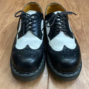 Dr.Martens 닥터마틴 윙팁 통굽 UK5