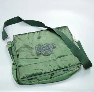 [레어] Dr.Martens 닥터마틴 메신저 백 나일론 그린