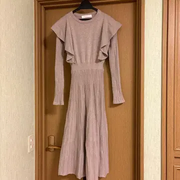 smeep Dip 프릴 포함 핑크 베이지 긴팔 니트 원피스