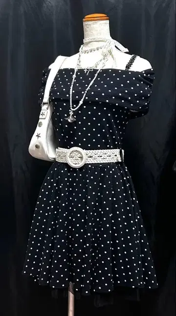 CECIL McBEE 오프숄더 도트 원피스