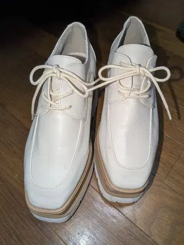 화이트 레이스업 플랫폼 신발