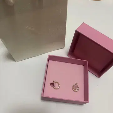 SWAROVSKI 스와로브스키 후프 귀걸이 금