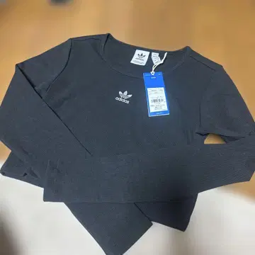 adidas 블랙 긴팔 T셔츠 IW5725