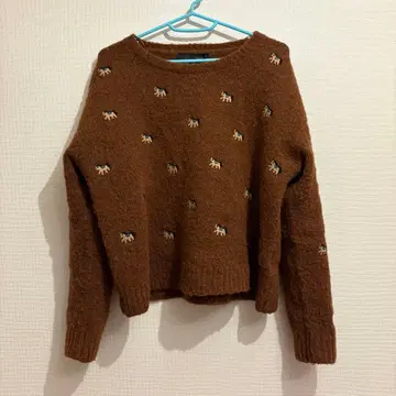 [ 새상품 ] ZARA 브라운 말 자수 니트 M 완판템