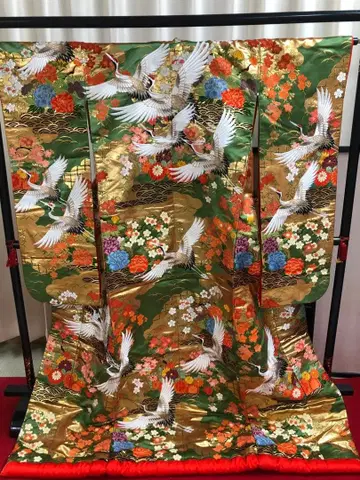 학 과 꽃 자수 이로 우치카케