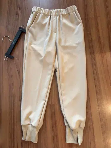 새상품급 BEATRICE 조거 팬츠 38 베이지