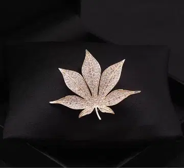 이탈리아 구매 메이플 리프 브로치 비쥬 골드 럭셔리 새상품