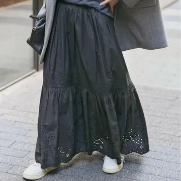 새상품급 스픽 앤 스팬 자수 레이스 스커트 38 블랙