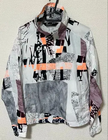 UNDER ARMOUR 여성용 M 사이즈 윈드 브레이커