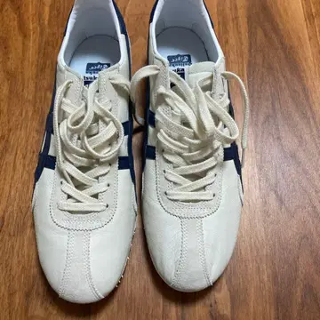 오니츠카타이거 스니커즈