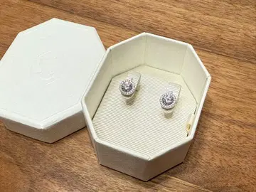 스와로브스키 Una 스터드 귀걸이 라운드컷 파베 화이트