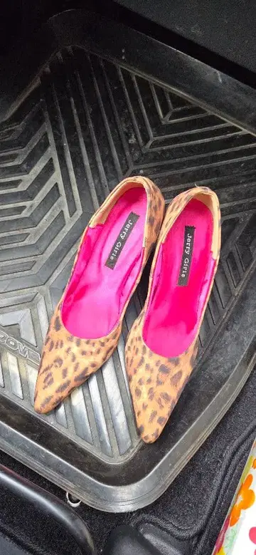 헤이세이 갸루 스틸레토 펌프스