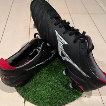 미즈노 모렐리아 II 축구화 블랙/레드