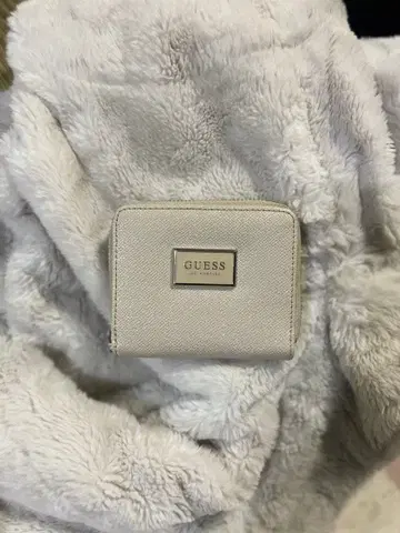GUESS 베이지 접이식 지갑