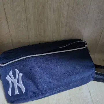 뉴욕 양키스 숄더백 네이비