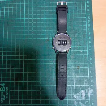 FUTURE FUNK 레트로 쿼츠 시계