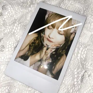 치바 유나 데뷔 의상 현장 폴라로이드