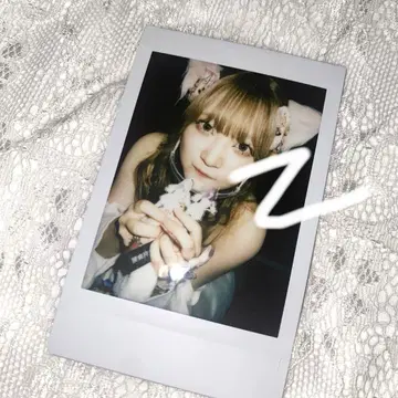 치바 유나 데뷔 의상 현장 폴라로이드