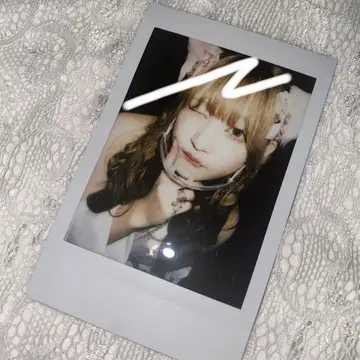 치바 유나 데뷔 의상 현장 폴라로이드