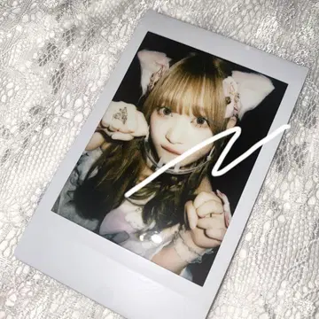 치바 유나 데뷔 의상 현장 폴라로이드